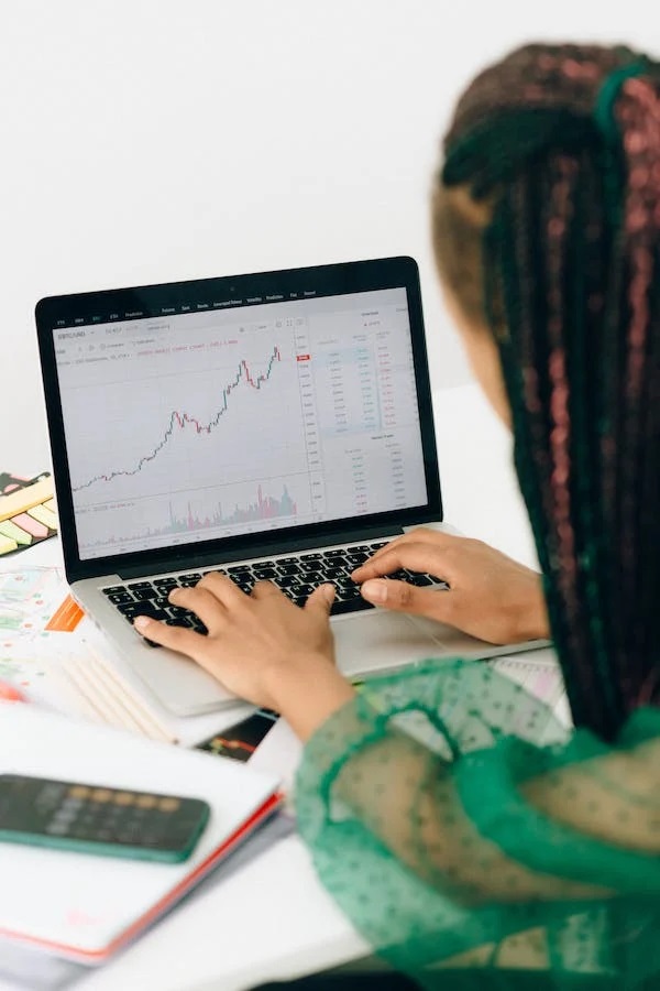 Selling Your Home: Strategies to Maximize Profit in a Competitive Market